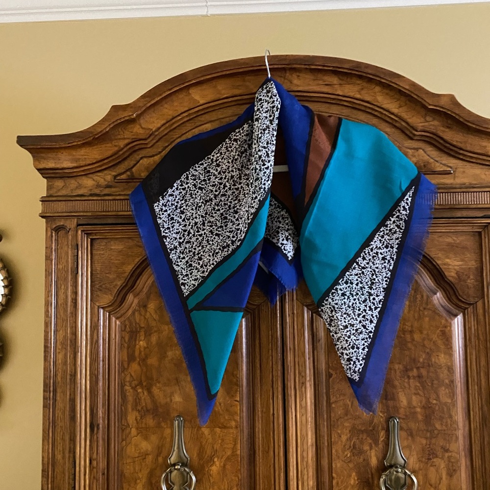 Abstract scarf